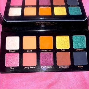 Violet Voss-Essentials palette